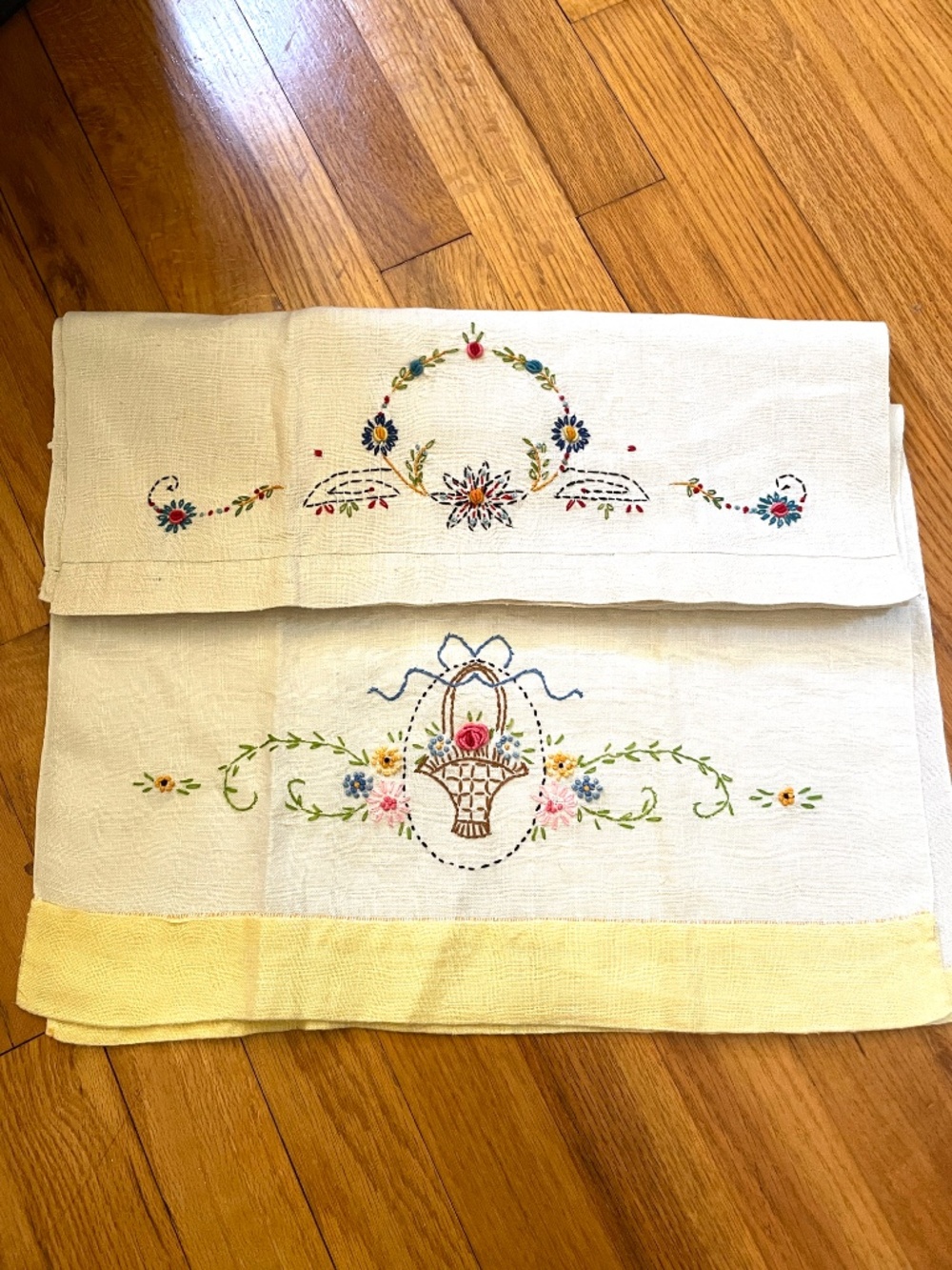 Vintage Embroidered Linen Tea Towels Lot of 2
